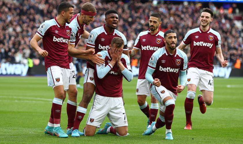 中超大连英博客战山东泰山图片分享1，卡兰加6分钟经历大喜到大悲