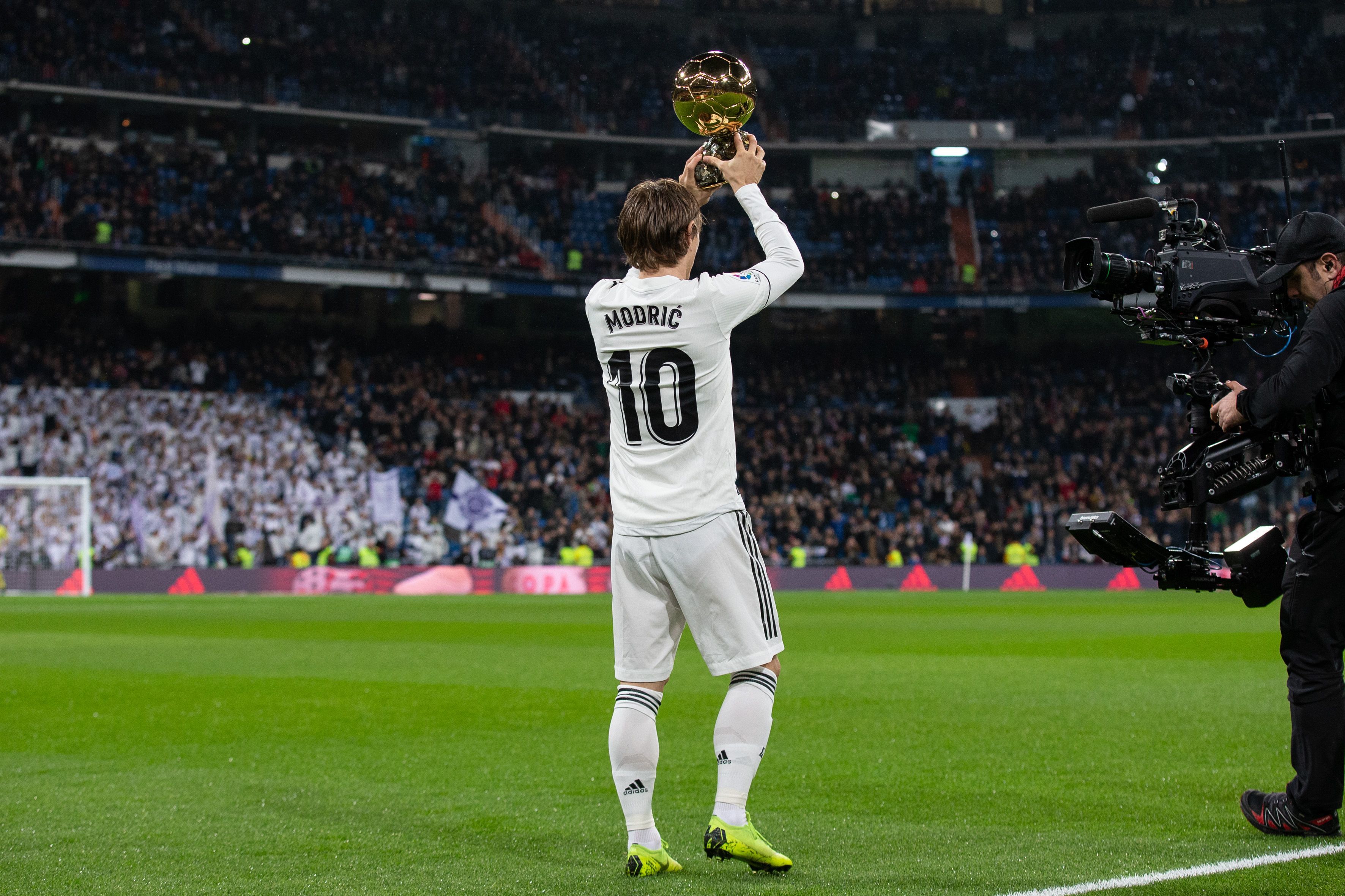 2025 赛季回顾：山本由伸凭借在世界大赛的关键三振，赢得了洛杉矶球迷的心