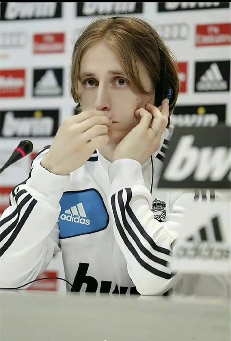 跟队：尤文与B席进行了新一次的接触，球员尚未决定未来